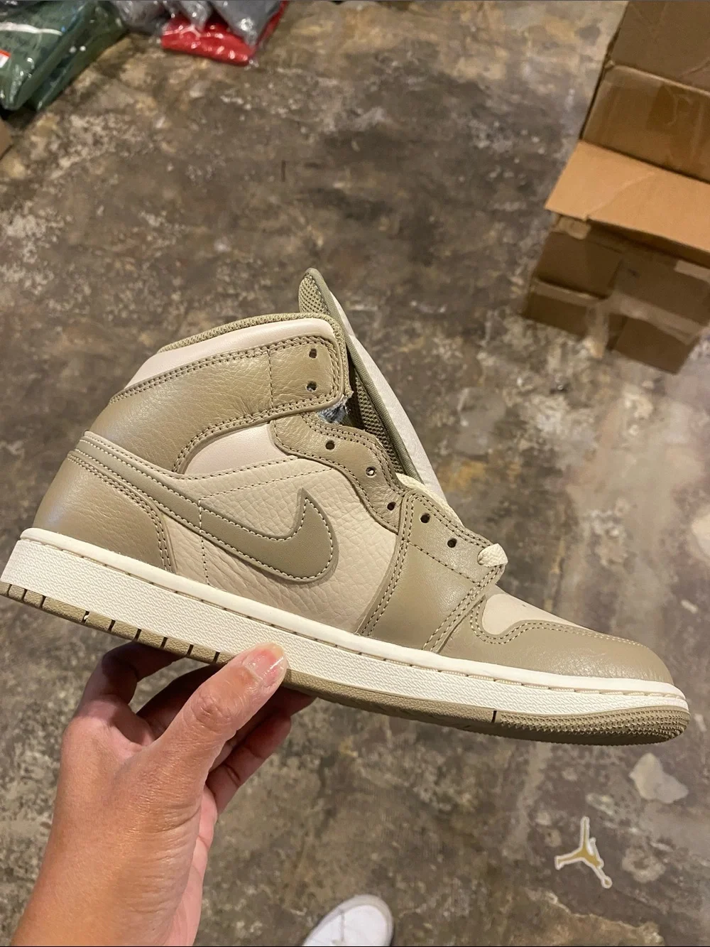 Nike Air Jordan 1 Mid Men's Sneakers - Tan / Cream